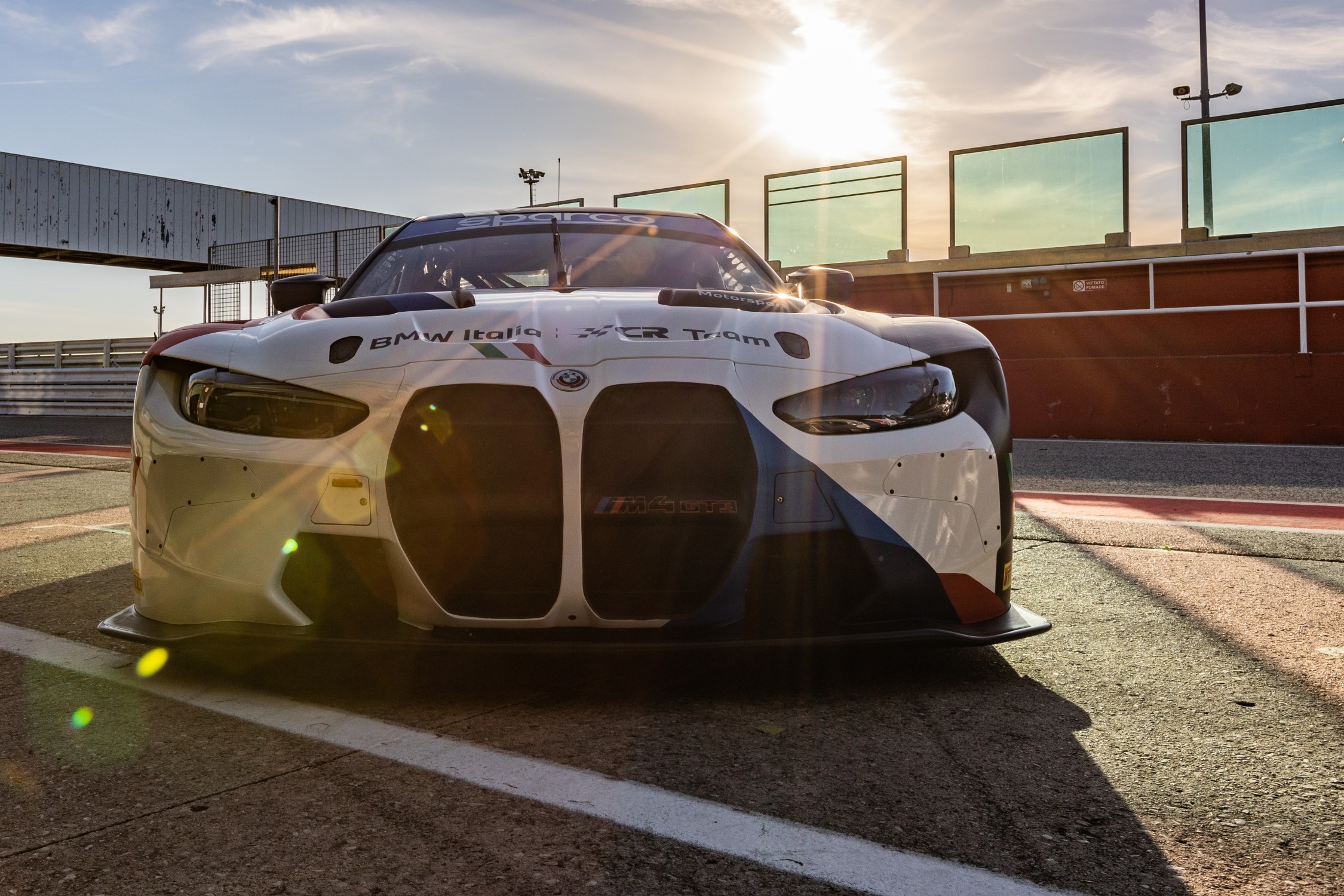 P90459239_lowRes_bmw-m4-gt3-04-2022